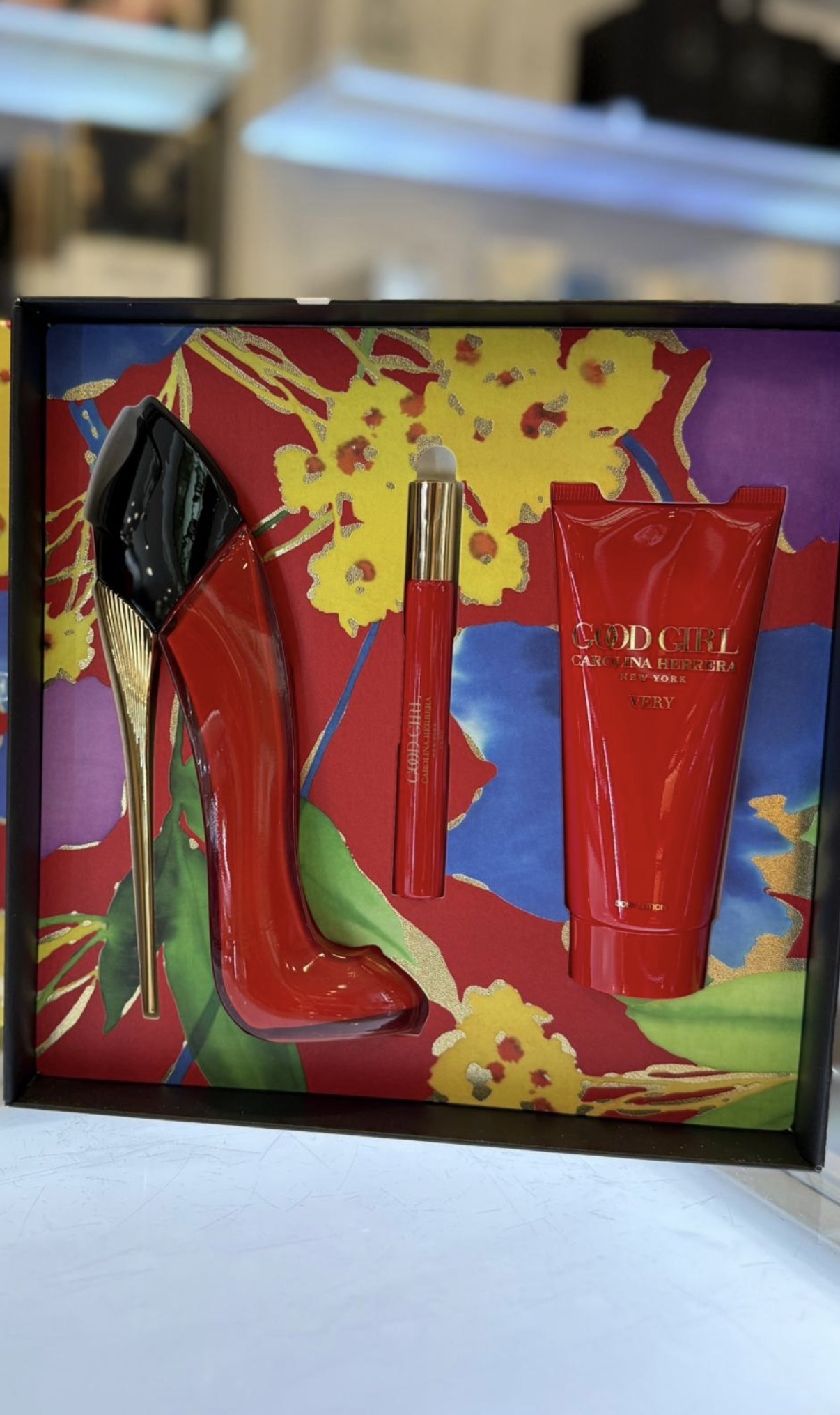 Kit Very Good Girl Carolina Herrera (80ml+ 10ml + gel de ducha) - Image 1