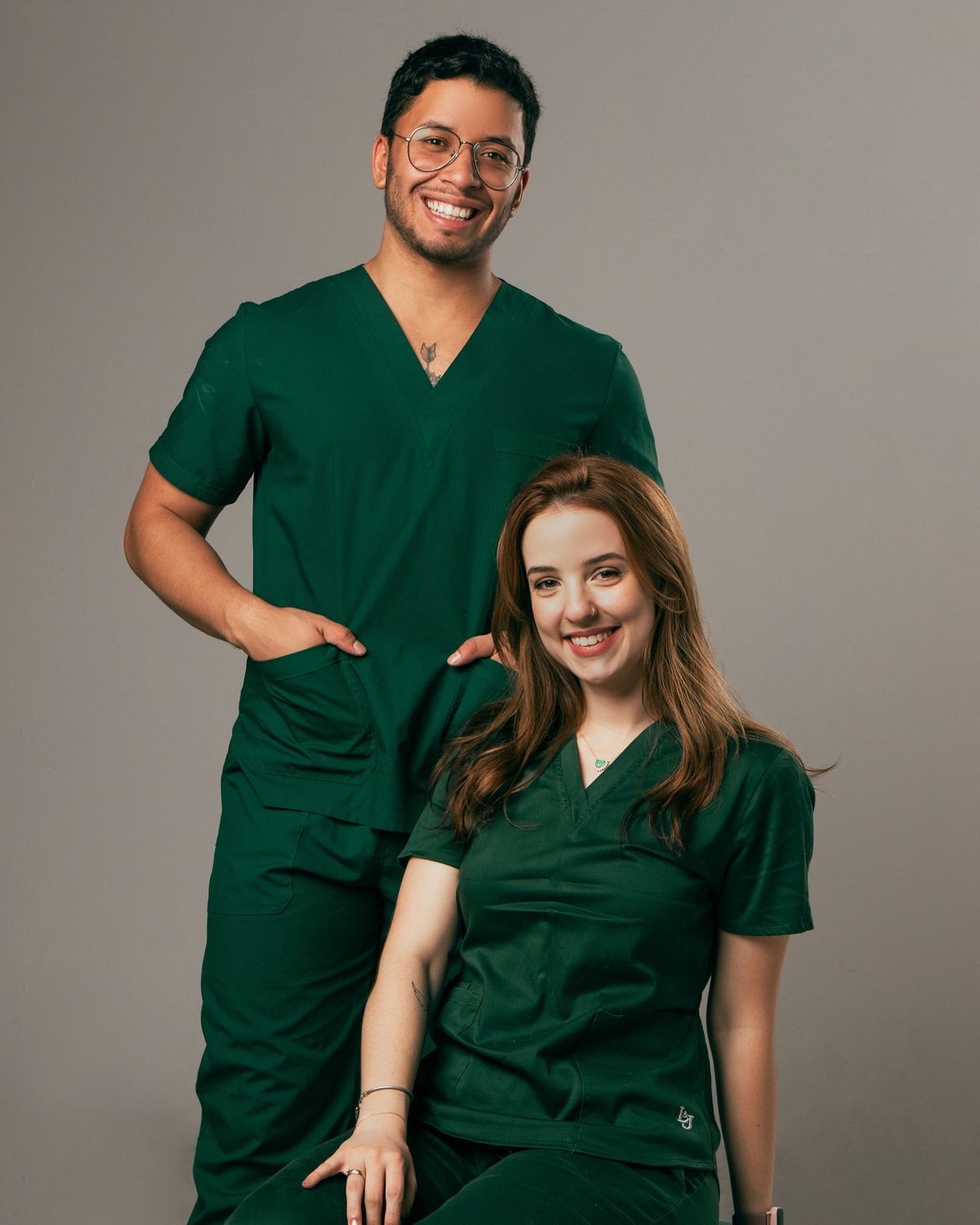 SCRUBS CUELLO "V" - Image 1