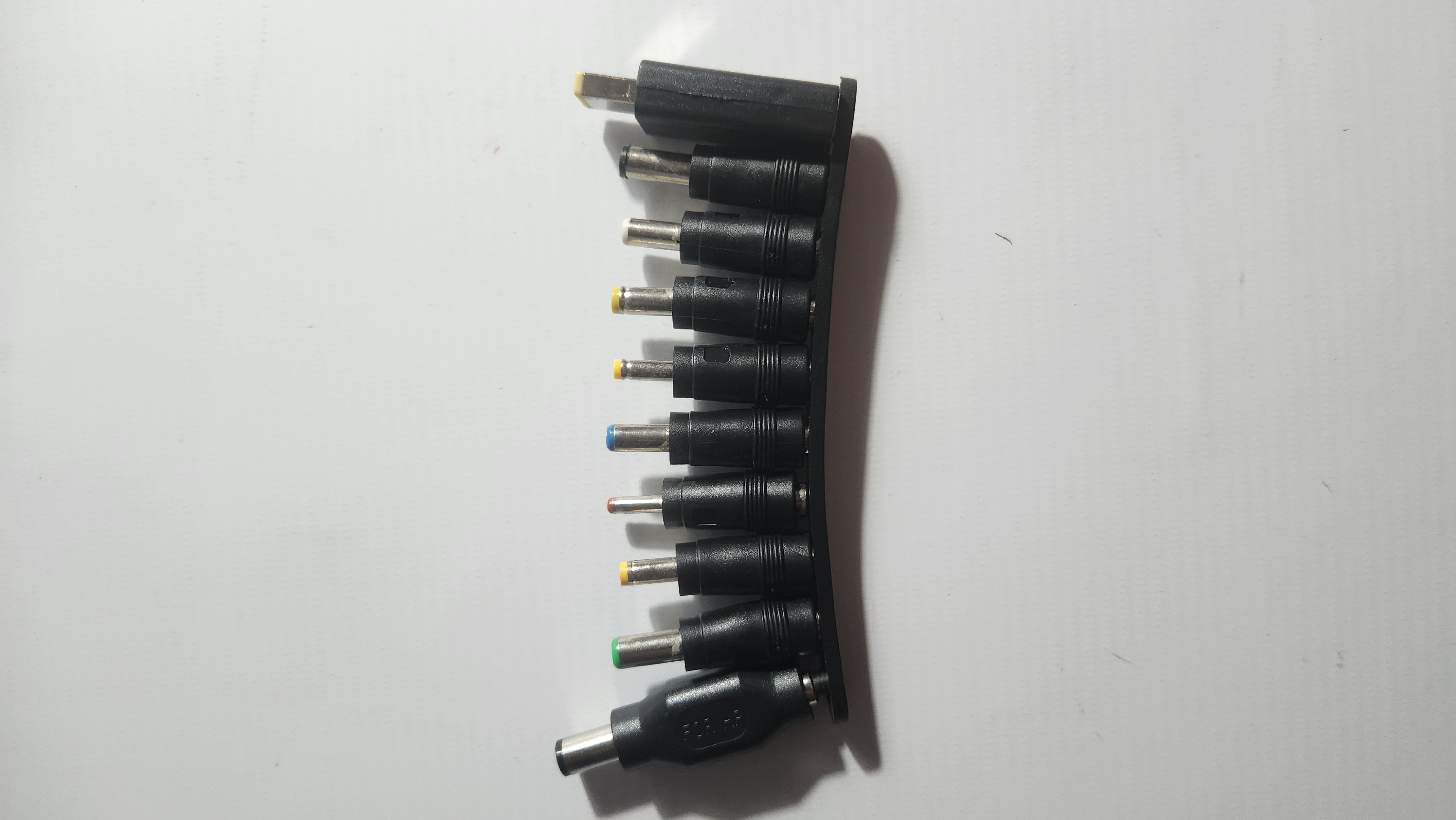 Cargador Universal Notebook | Marca Legatus | Compatible con Múltiples Marcas - Image 2