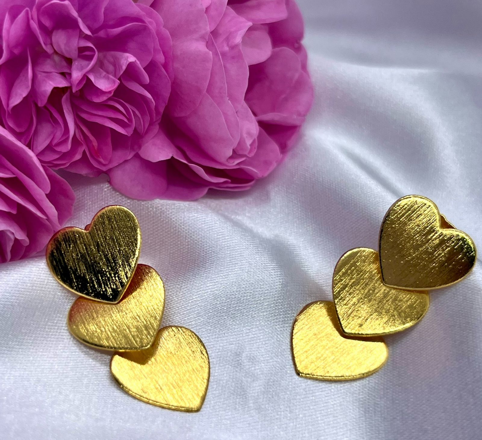 ARETES CORAZONES EN CASCADAS - Image 1