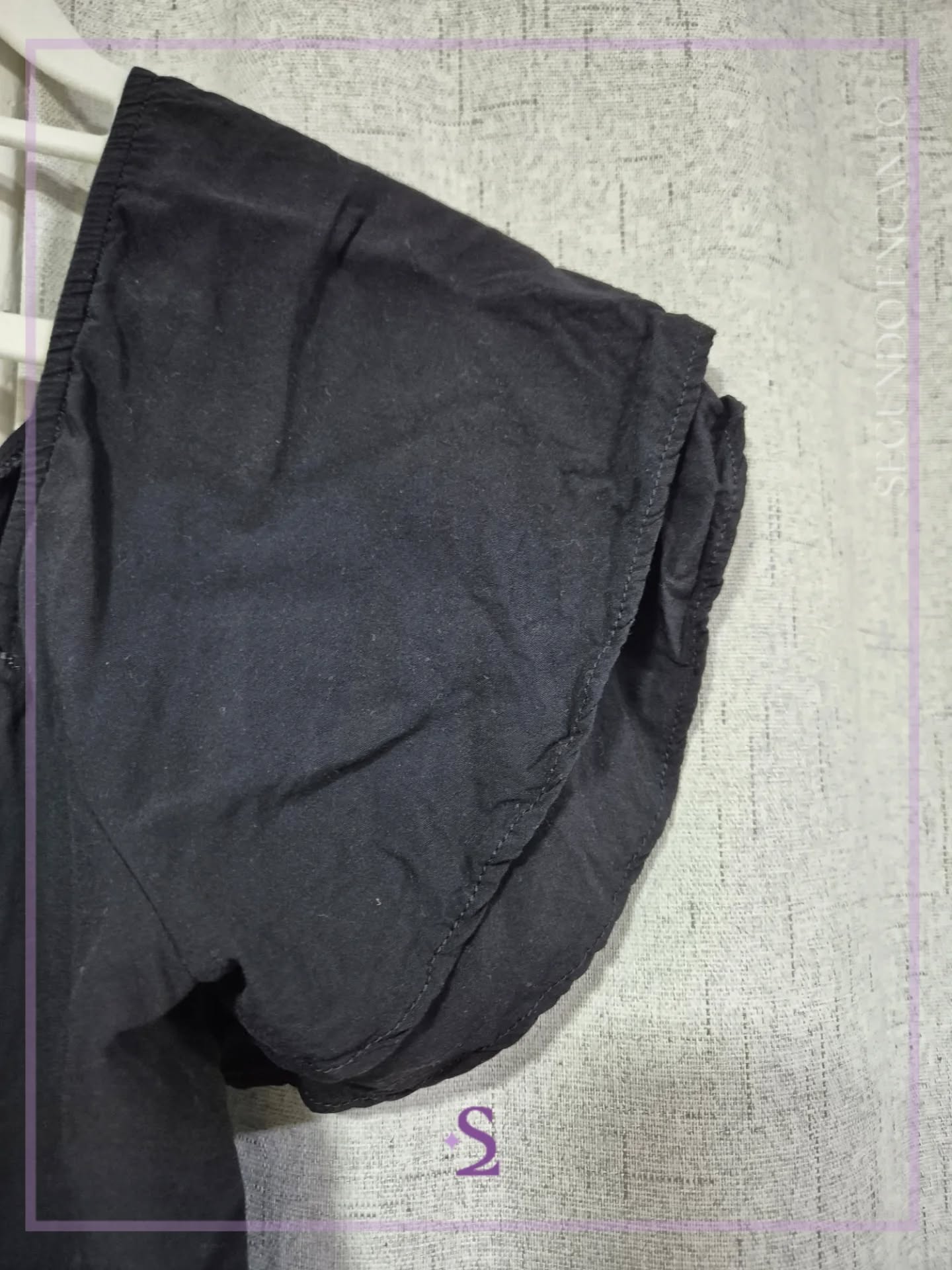 Blusa negra con escote M/L - Image 4