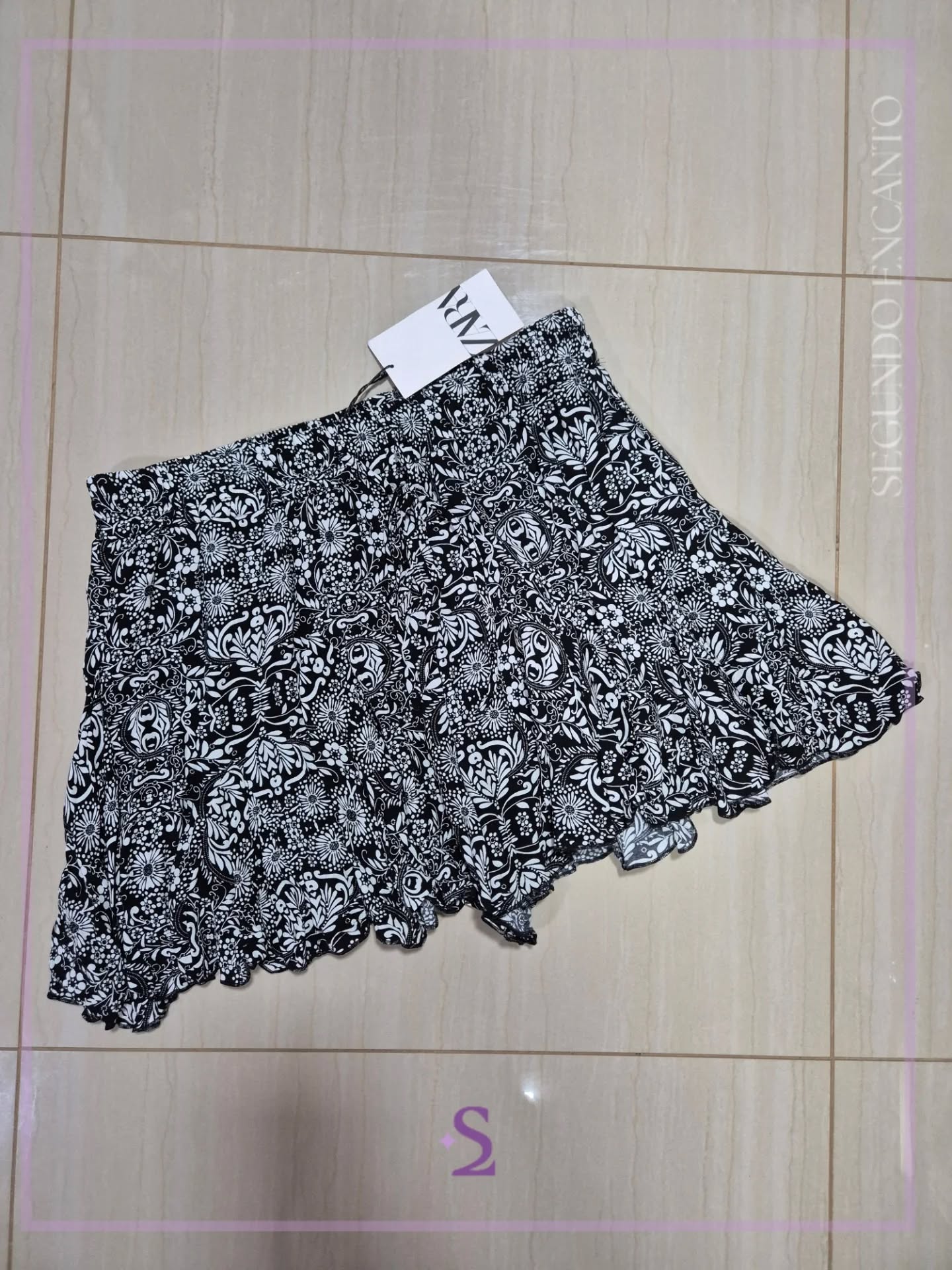Short simula falda floreado blanco y negro L - Image 1