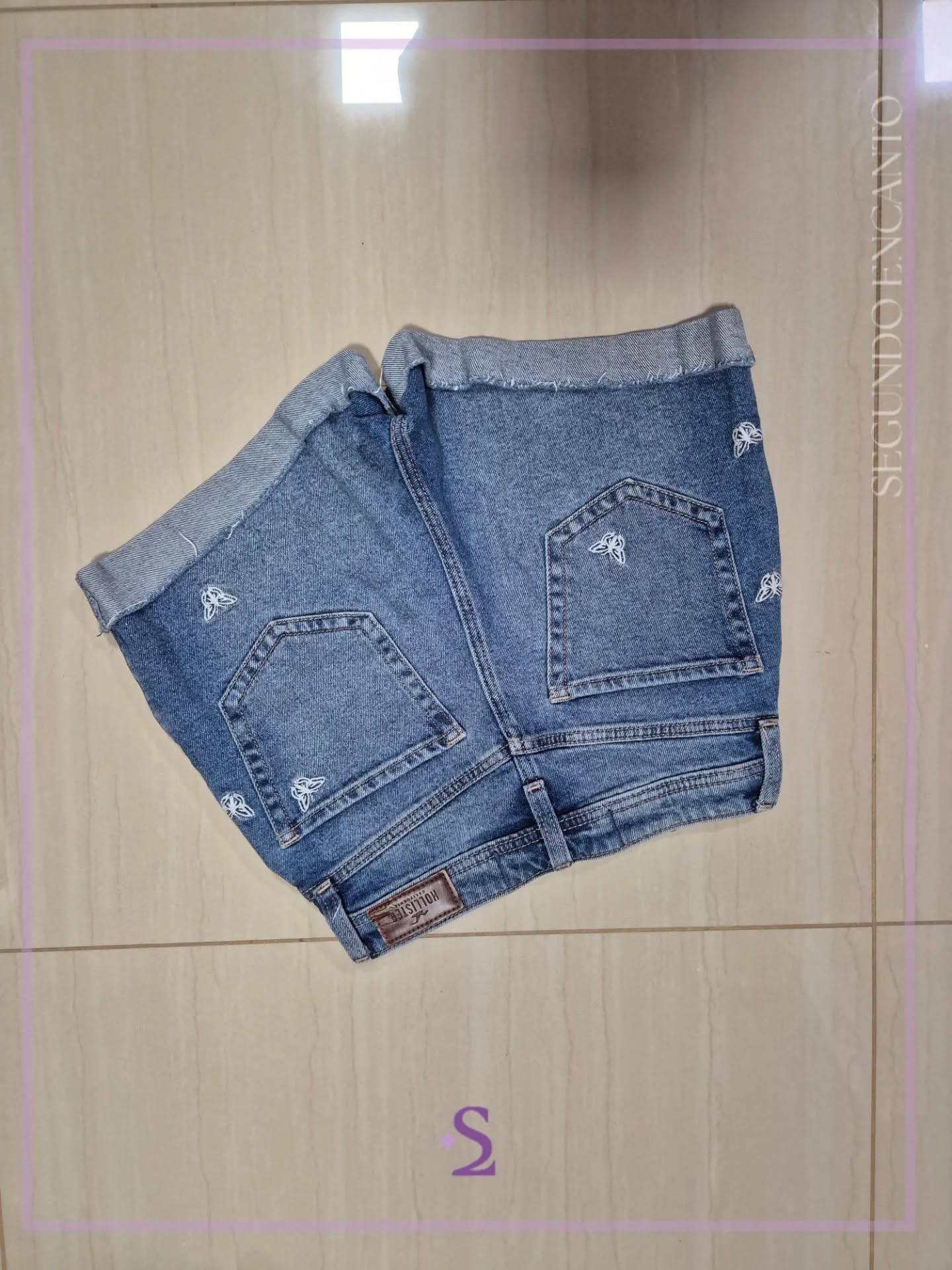 Short denim con mariposas bordadas w23 como XS - Image 5