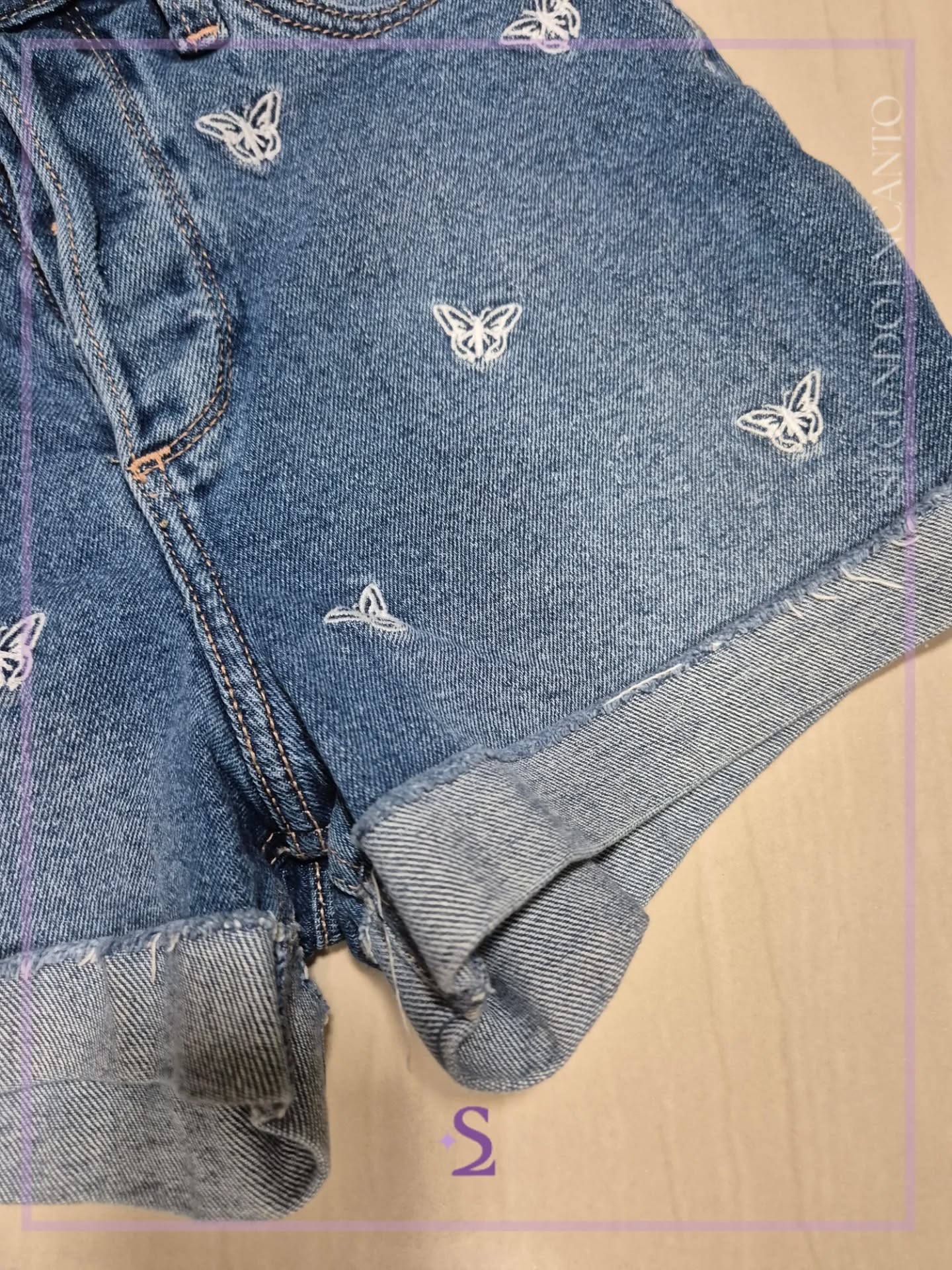 Short denim con mariposas bordadas w23 como XS - Image 8
