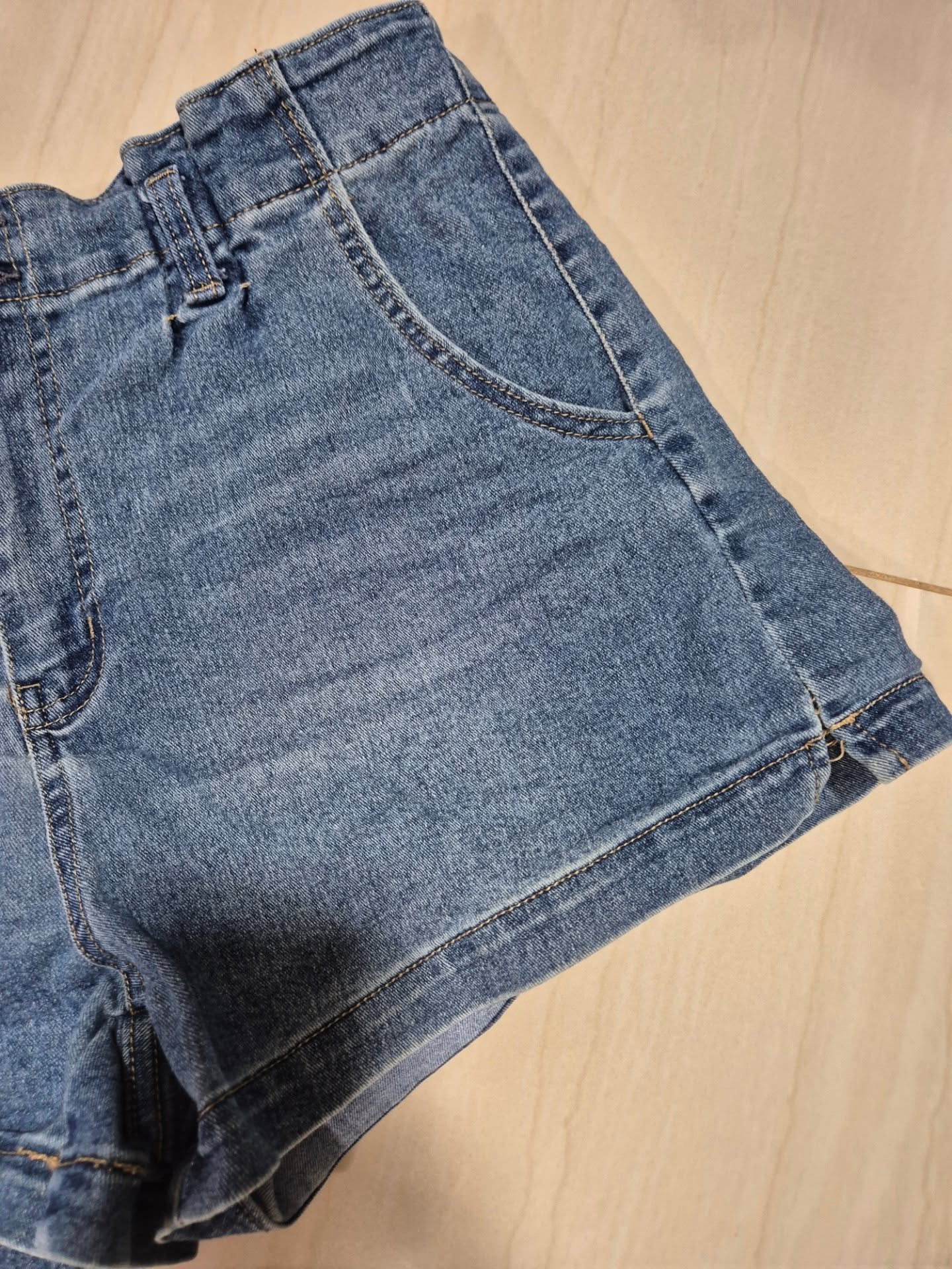 Denim short con pinzas L - Image 2