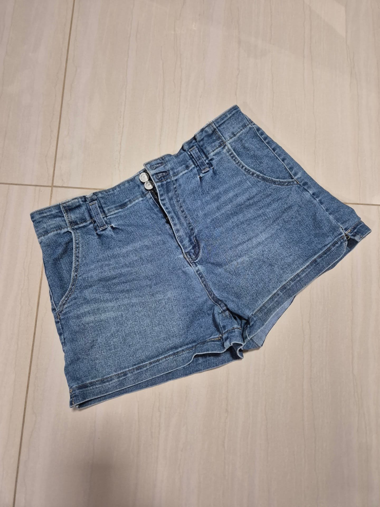 Denim short con pinzas L - Image 1