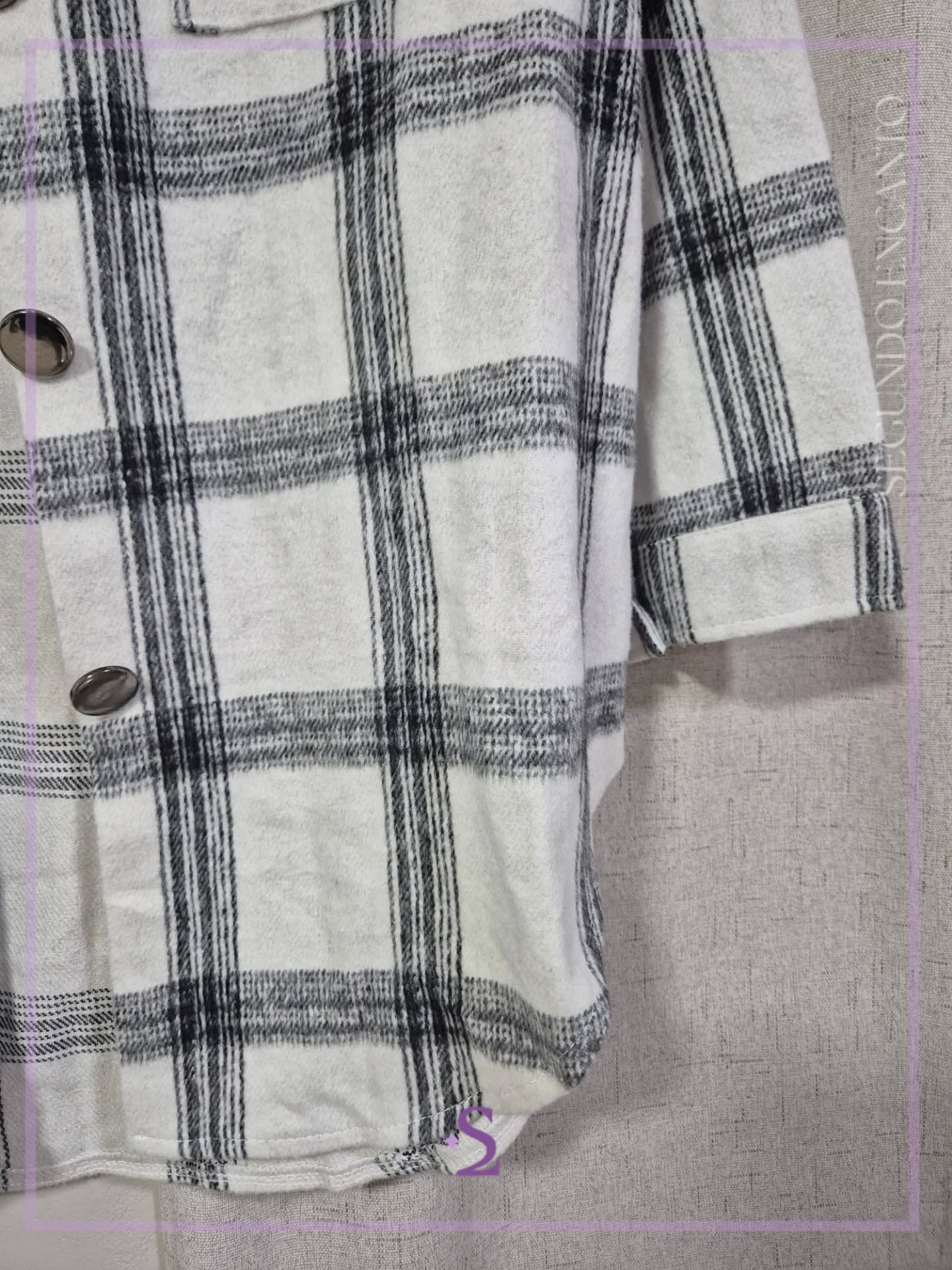 Chaqueta blanco y negro a cuadros M - Image 2