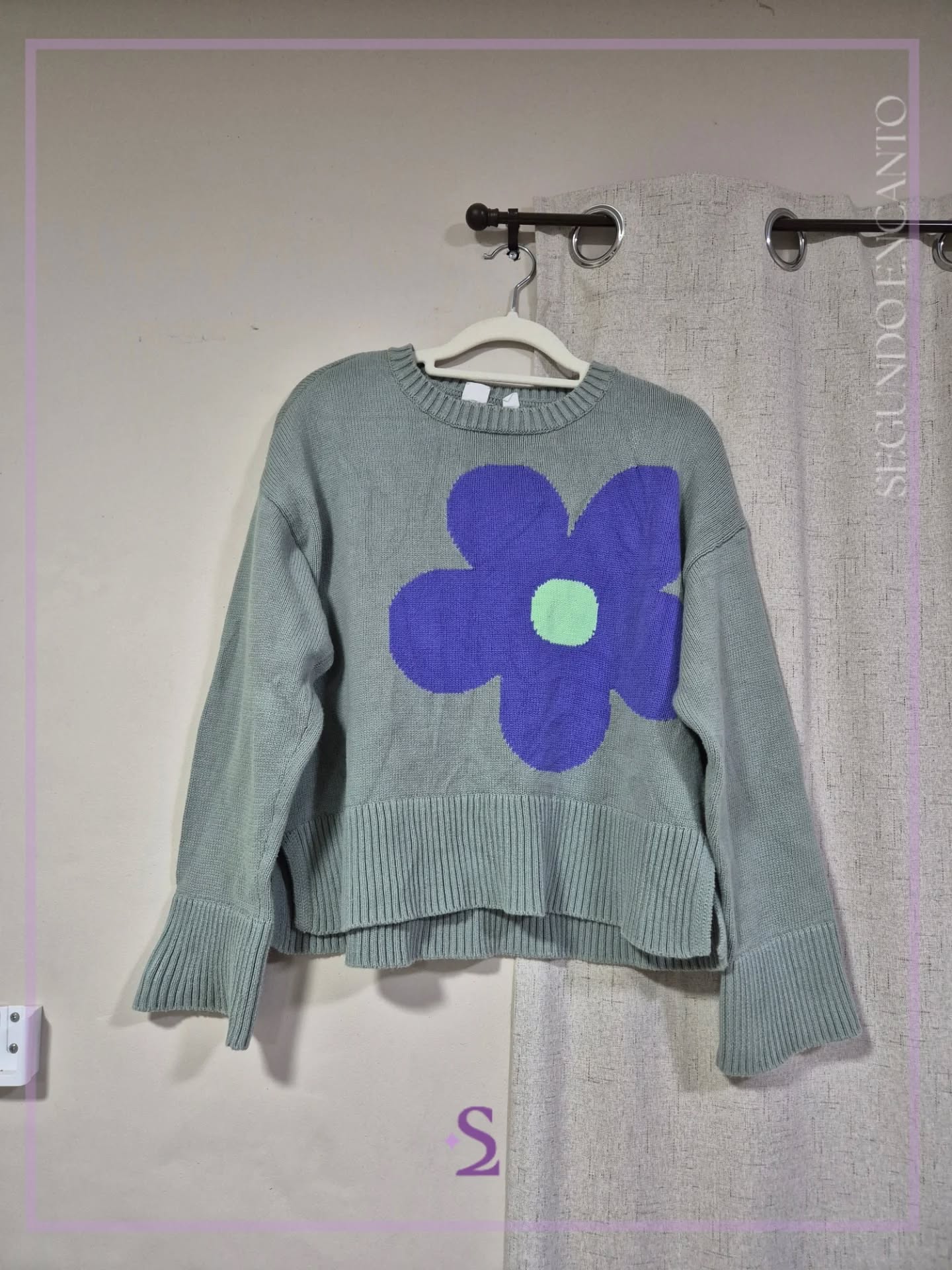 Sueter verde con flor morada S - Image 1