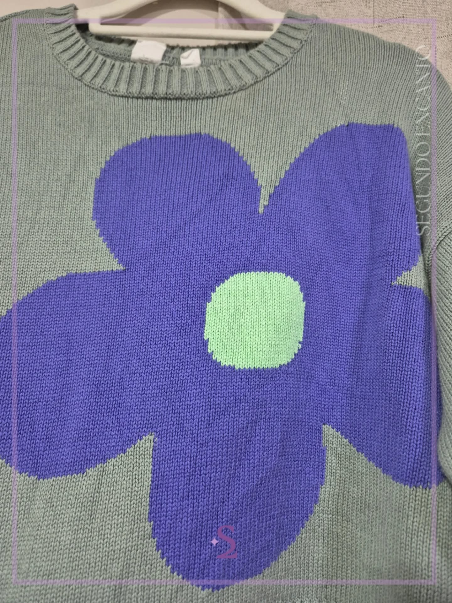 Sueter verde con flor morada S - Image 6