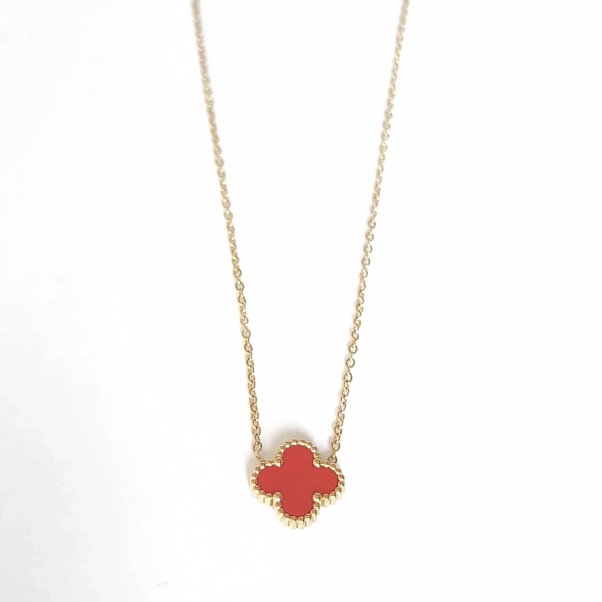 Aretes Nova