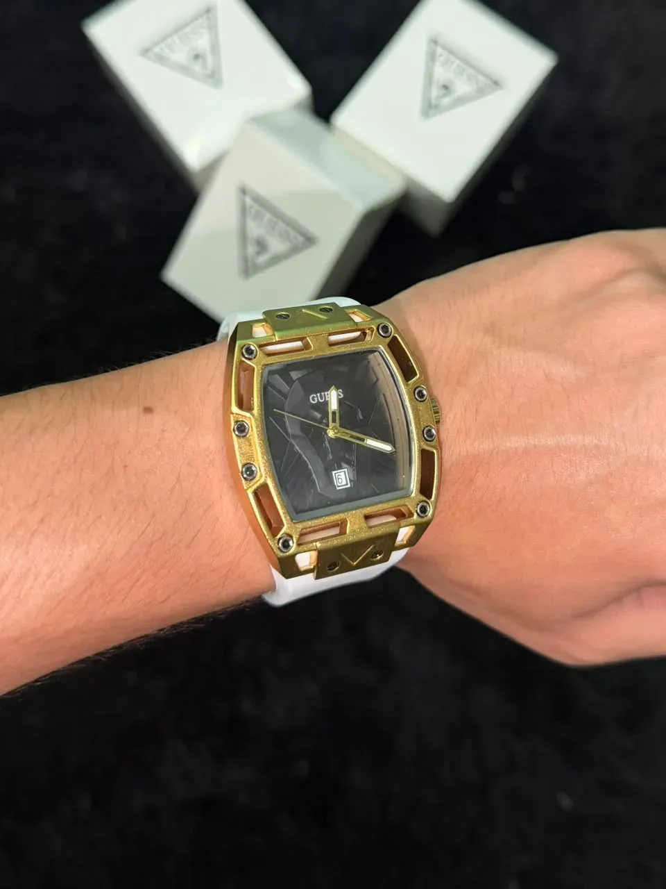 Guess Dead dorado - Image 1