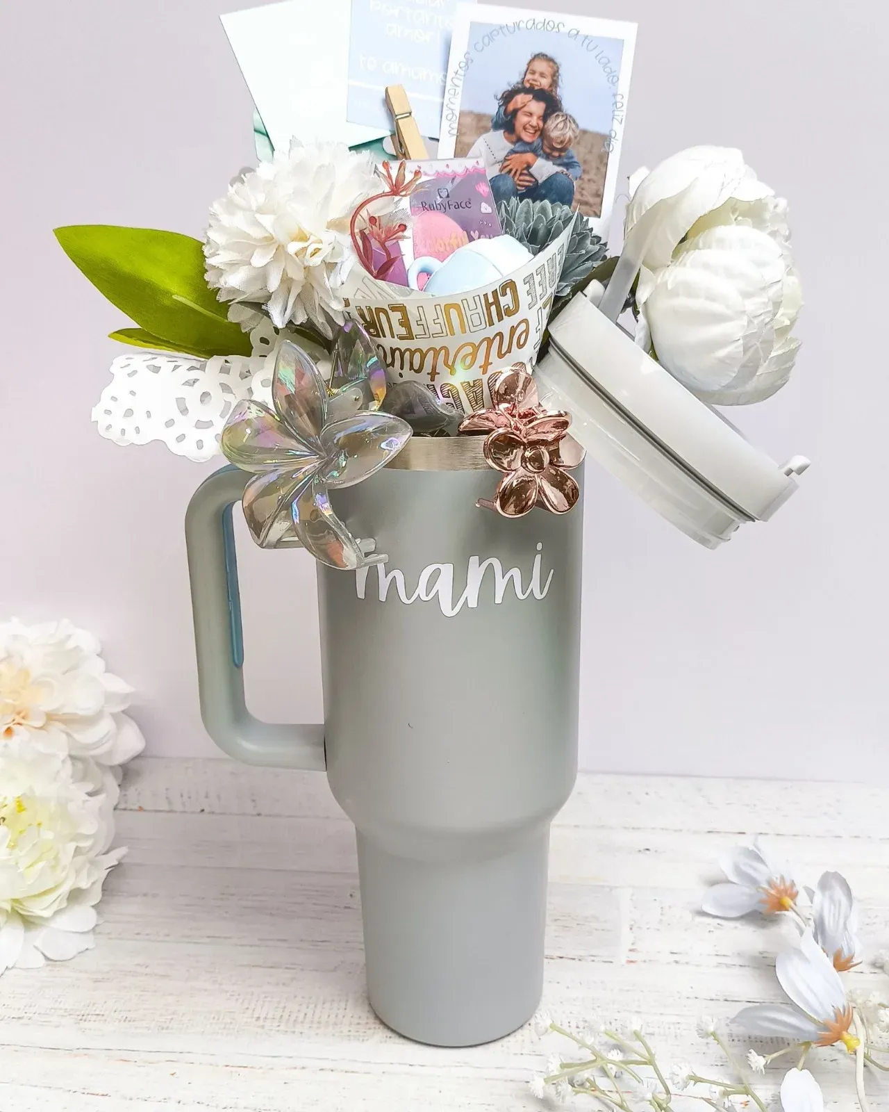 Encanto en gris - Quencher + productos belleza - Image 1
