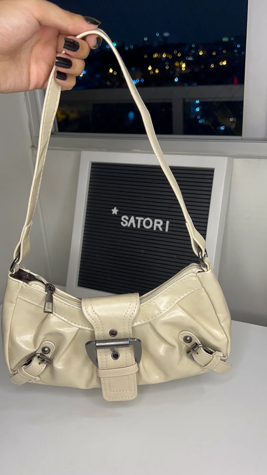 Cartera vanilla buckle