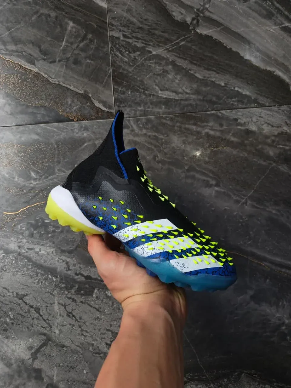 Adidas Predator Accuracy Niño Azul Neón