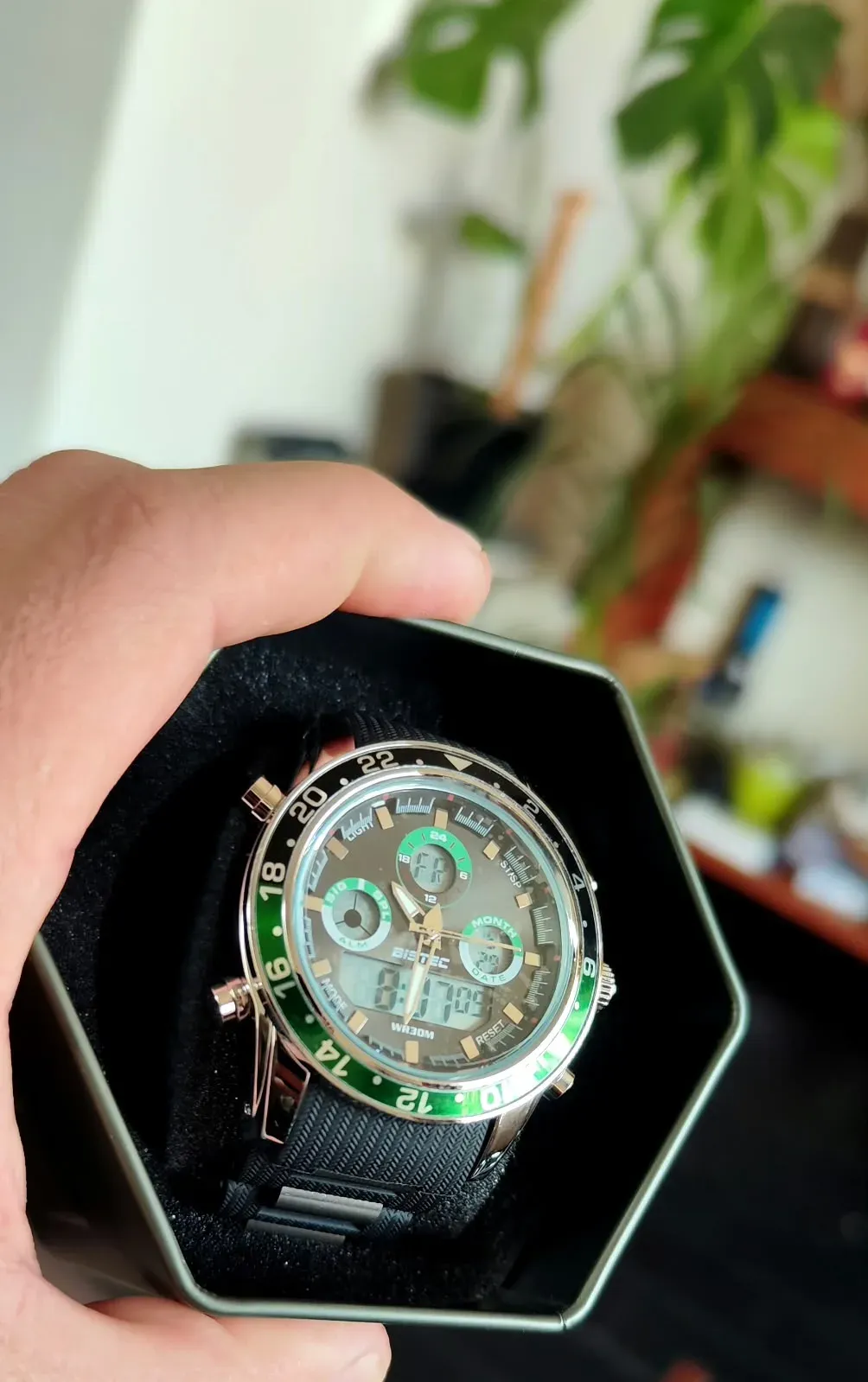 Reloj Bistec Dual Time – Bisel Negro/Verde Sprite (Estilo Deportivo de Colección)